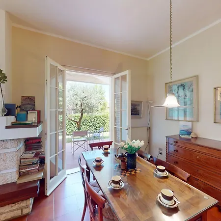 Villa Valentine Lakeside By Bookinggardalake