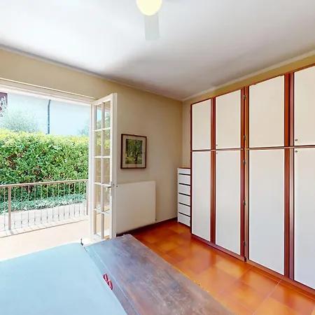 Valentine Lakeside By Bookinggardalake Villa