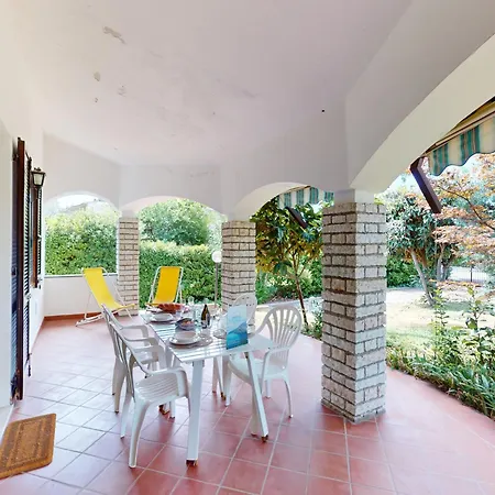 Valentine Lakeside By Bookinggardalake Villa *