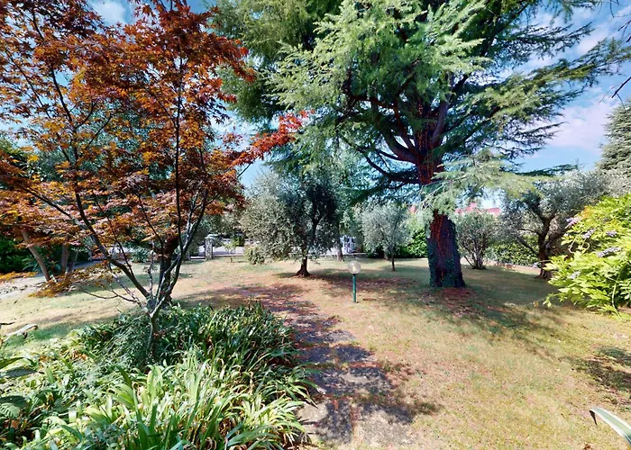 Valentine Lakeside By Bookinggardalake Villa Sirmione