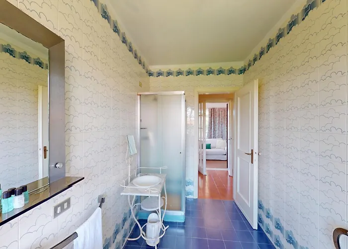 Villa Valentine Lakeside By Bookinggardalake