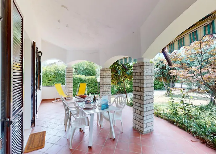 Valentine Lakeside By Bookinggardalake Villa *