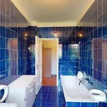 Villa Valentine Lakeside By Bookinggardalake