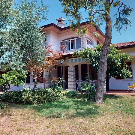 Valentine Lakeside By Bookinggardalake Villa *