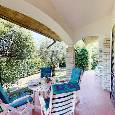 Valentine Lakeside By Bookinggardalake Villa