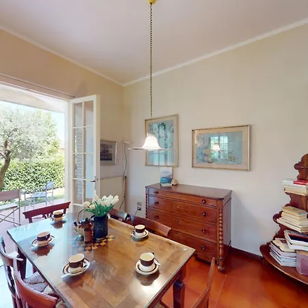 Valentine Lakeside By Bookinggardalake Villa