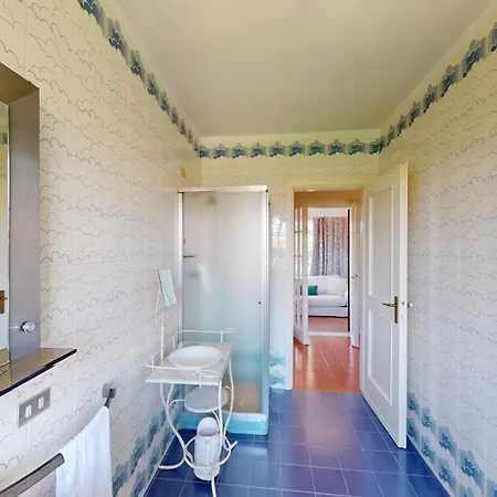 Villa Valentine Lakeside By Bookinggardalake