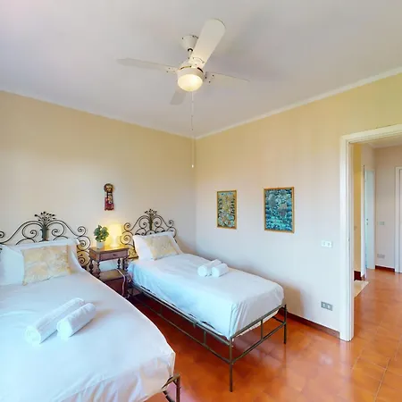 Villa Valentine Lakeside By Bookinggardalake