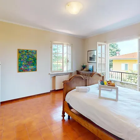 Valentine Lakeside By Bookinggardalake Villa