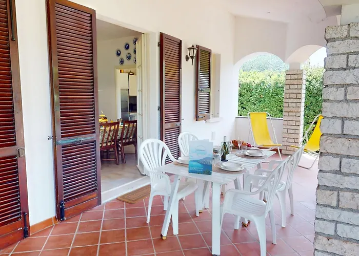 Villa Valentine Lakeside By Bookinggardalake