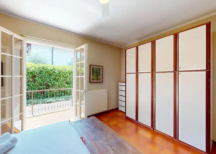 Valentine Lakeside By Bookinggardalake Villa