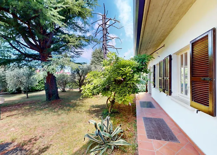 Villa Valentine Lakeside By Bookinggardalake