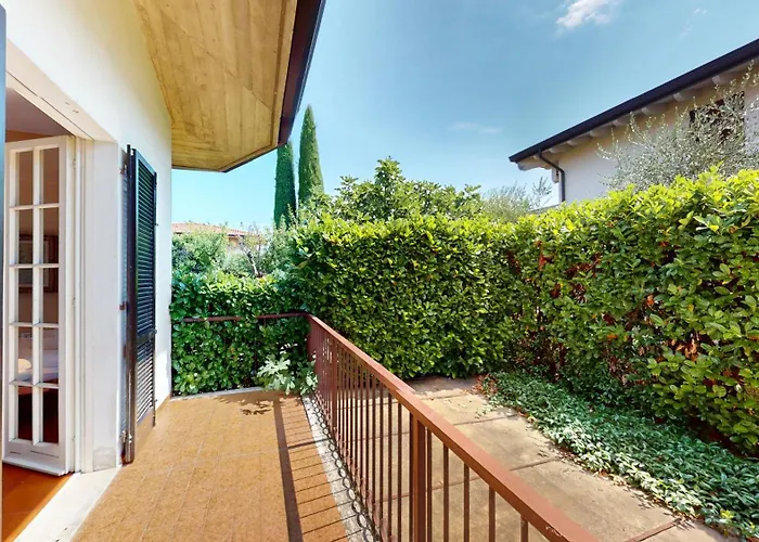 Valentine Lakeside By Bookinggardalake Villa