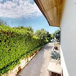 Valentine Lakeside By Bookinggardalake Villa *