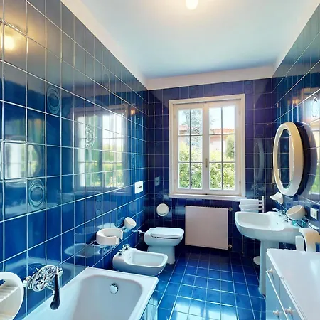 Valentine Lakeside By Bookinggardalake Villa